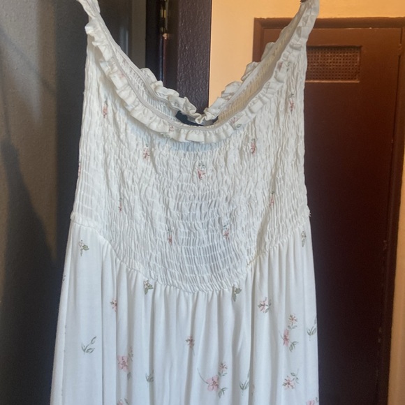 Forever 21 beautiful tube top floral dress with side slits on both sides. - Picture 2 of 5